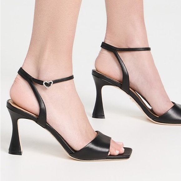 New Badgley Mischka Cady Sandals Heart Shaped Buckle Black Leather - Picture 1 of 7